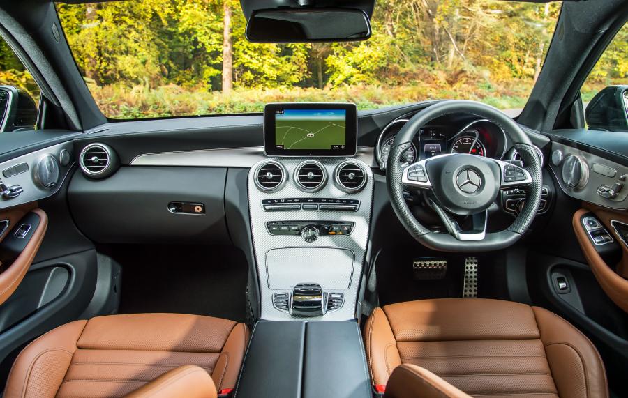 Торпедо Mercedes-AMG C43 4Matic Coupe 2016 года  (UK) (фото 27 из 30)